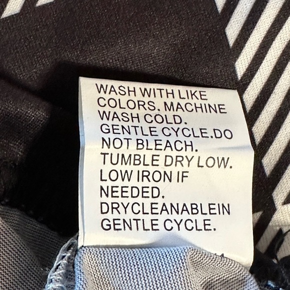 NWOT Black and White Checkered Pajama Set with Red Heart Accents Size Medium - Picture 11 of 15